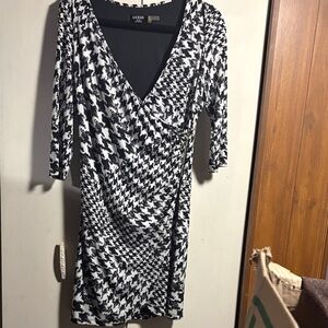 GUESS Monochrome Houndstooth MiD Sleeve  Dress